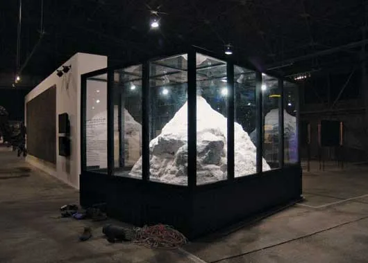 Summit of the Mount Everest on Tour