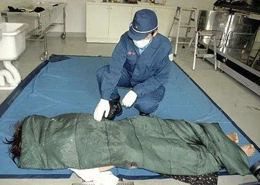 Man Charged for Dumping Silicone Girlfriend