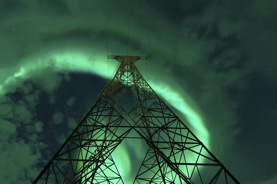 Gathering Electricity from the Atmosphere