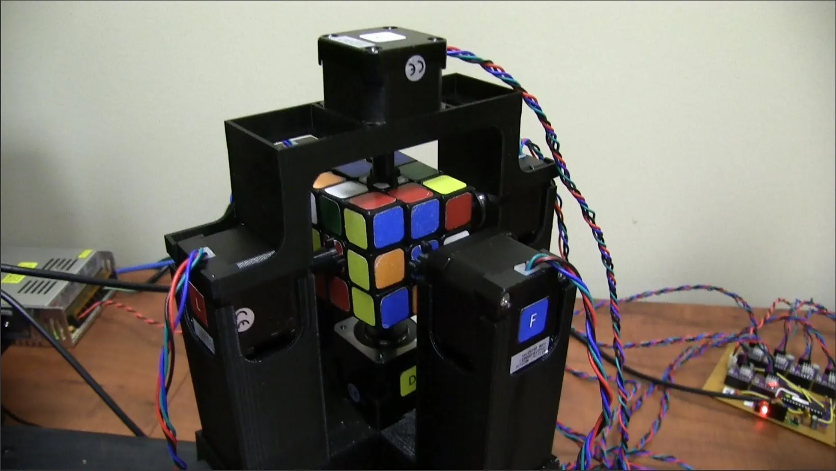 Robot Breaks Rubik's Cube World Record