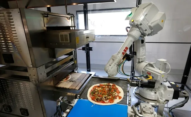 Robots Are Making Pizza Now